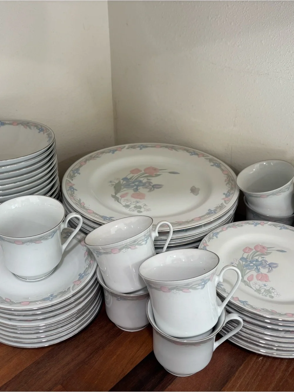 A set of vintage dishes from 1980s.